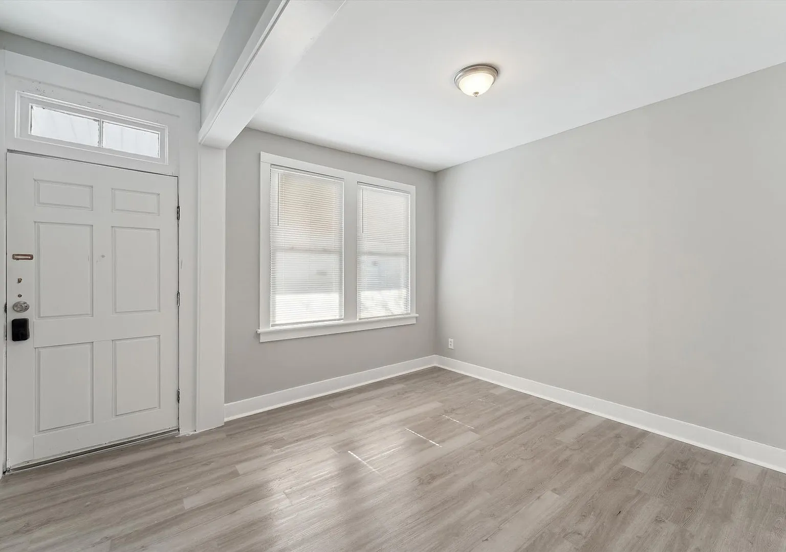 Large Near Downtown 2BR/2BA House For Rent — Photo 2
