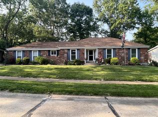 704 Inglestone Ct, Ballwin, MO 63021