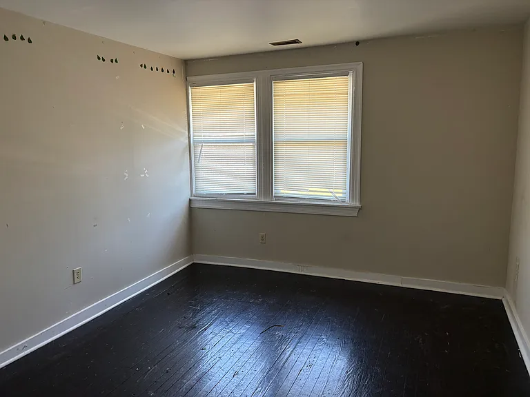 3223 5th Ave — Photo 11