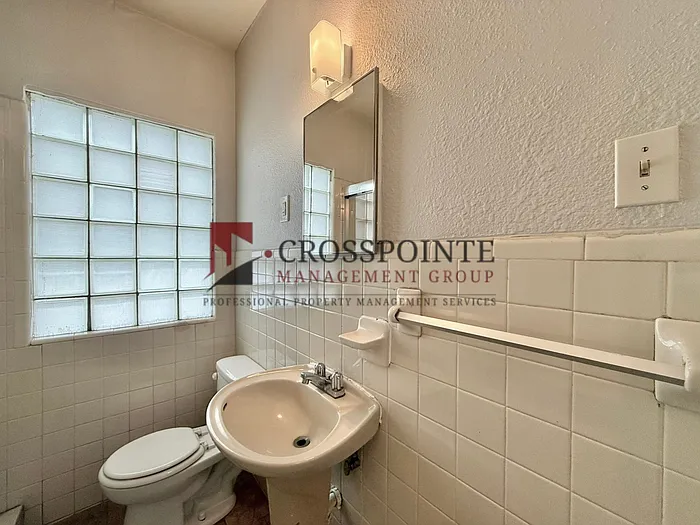 1120 Augusta Ave — Photo 18