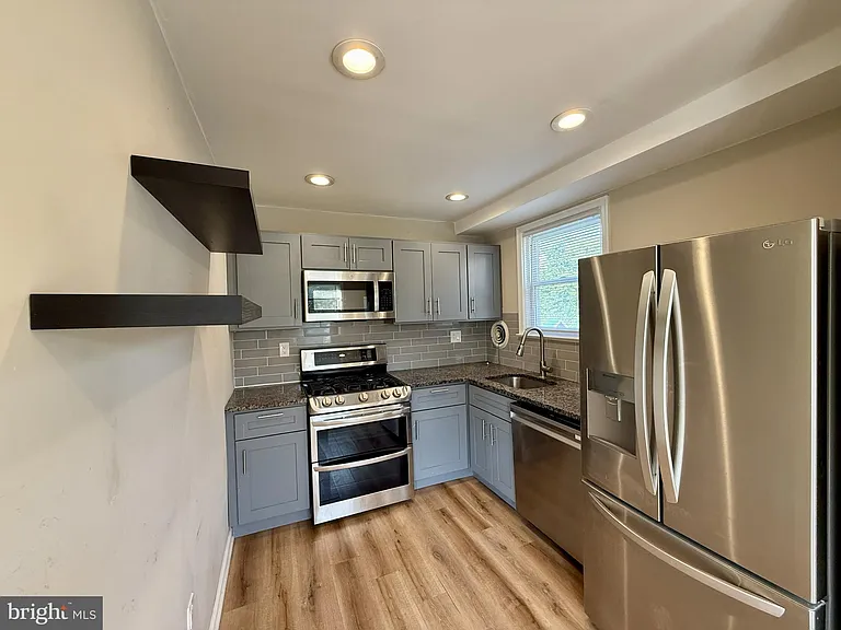 10838 Lockart Ct — Photo 6