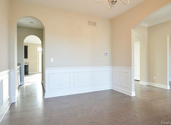 4th image of 51773 Pierce Dr