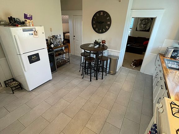 3rd image of 615 Wood St #2