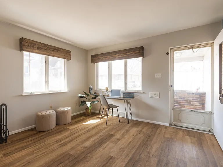 356 W Loretta Ave — Photo 8