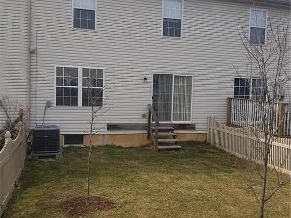3rd image of 2560 Gillian Ln