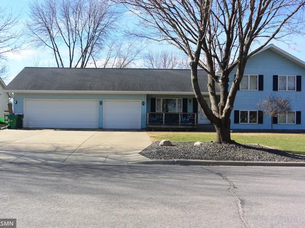 610 1st St E, Glencoe, MN 55336