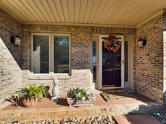 3rd image of 142 Gigi Ln