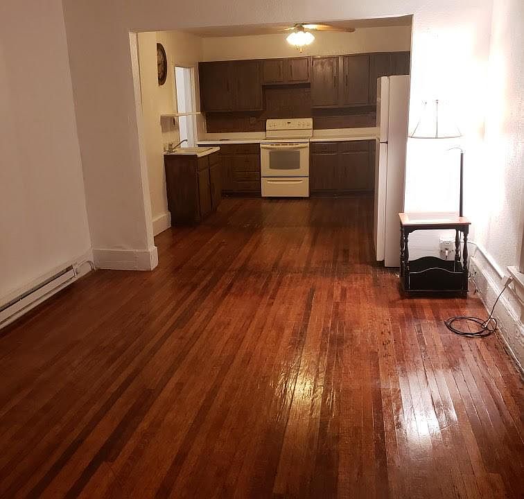 1st image of 2512 Douglas St