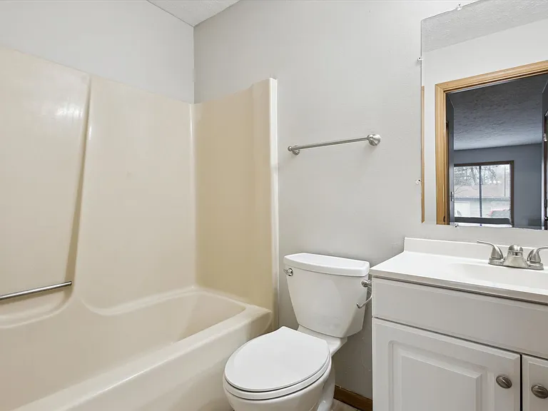 Woodwind Apartments — Photo 12