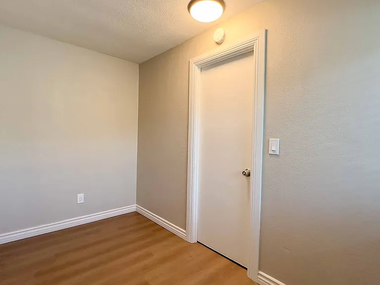 9922-9934 Buena Vista Dr — Photo 18