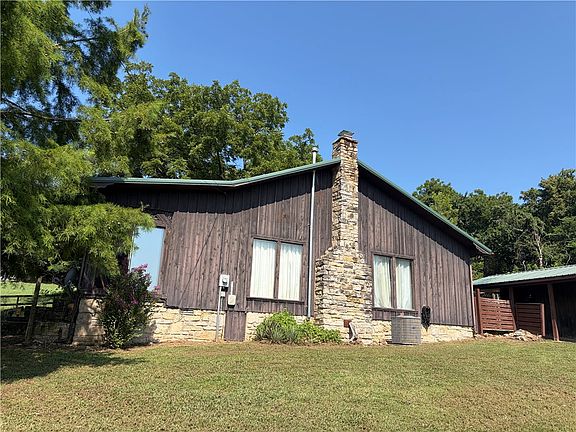 3rd image of 2046 Highway 268 Rd