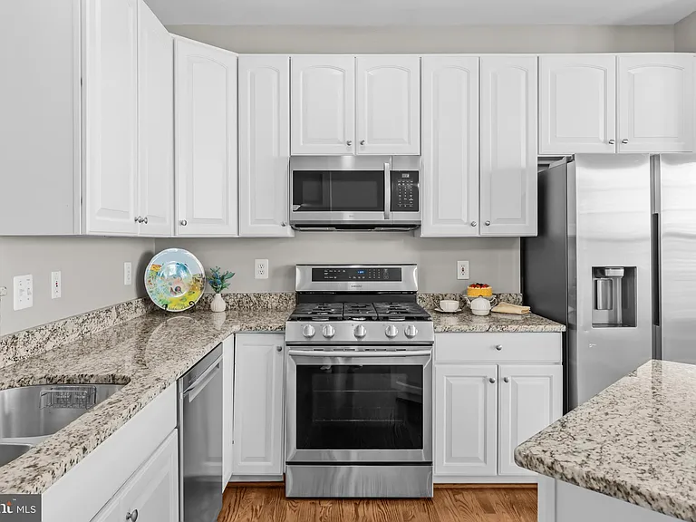 5011 Waple Ln — Photo 20