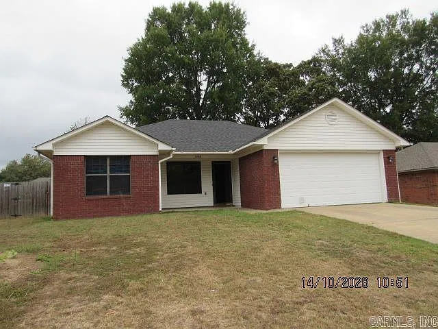 3 bed, 2.0 bath, 1160 sqft, $1,300 — Photo 1
