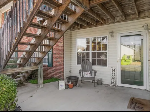 1112 Trinity St APT 202, Thomasville, NC 27360