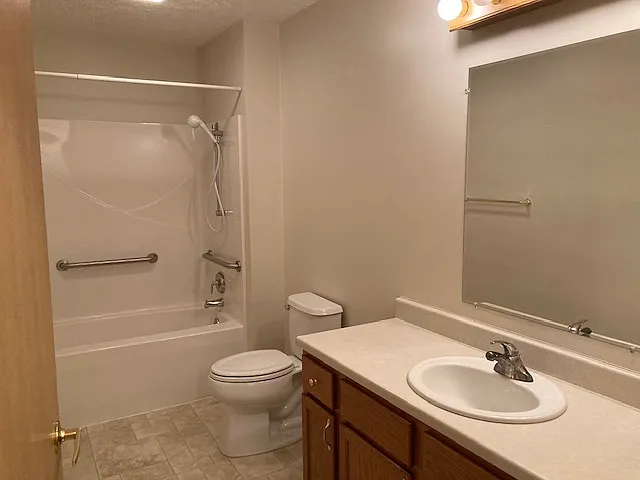 1803 E Capital Ave — Photo 8