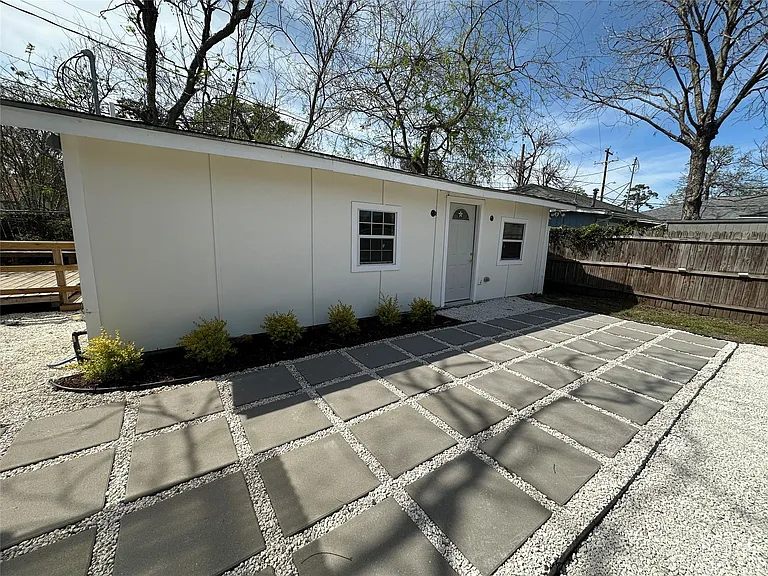 4109 Edison St — Photo 4