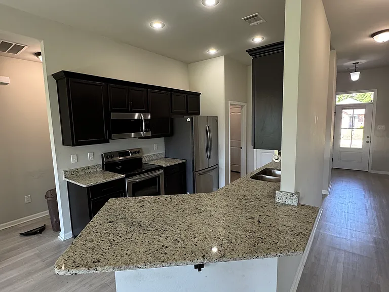 Kitchen / hallway