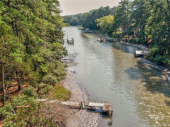 Direct access to Lynnhaven River & Broad Bay