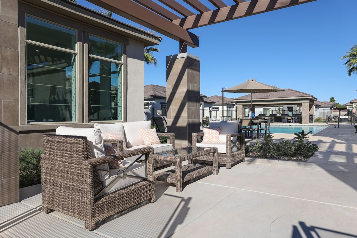 Hampton Edison Outdoor Lounge