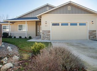 925 SW Princeton Pl, Grants Pass, OR 97527