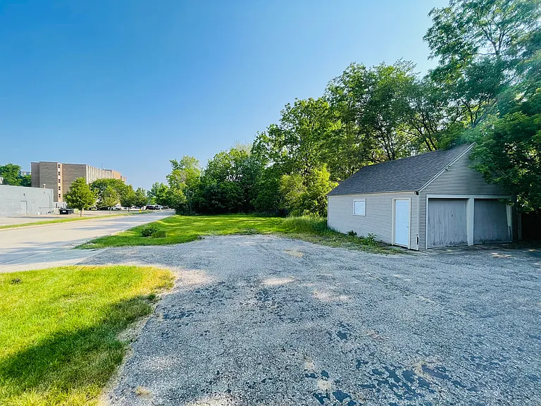 1323 Leonard St NE — Photo 7