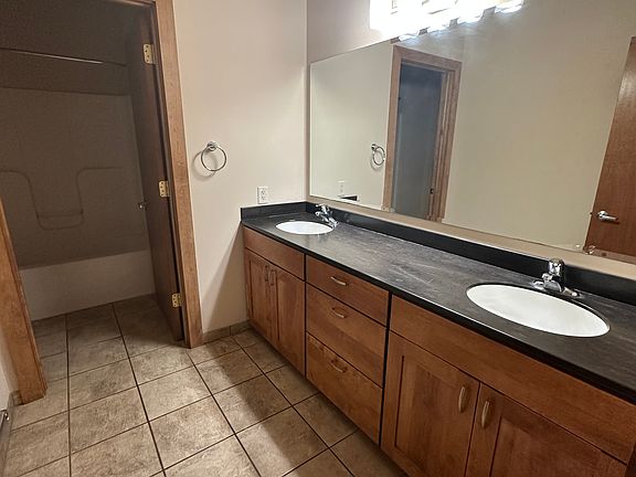 5th image of 537 W 2nd St Ste 202