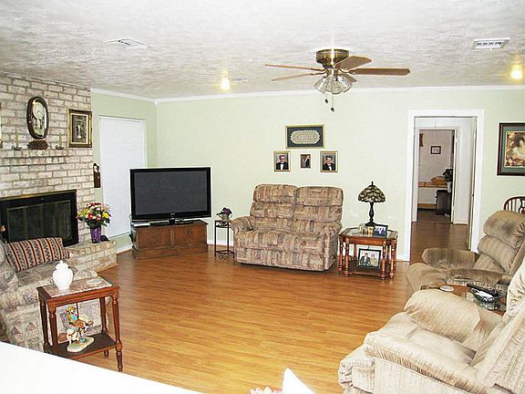 Family room 22x18 Laminate floors added in 2010