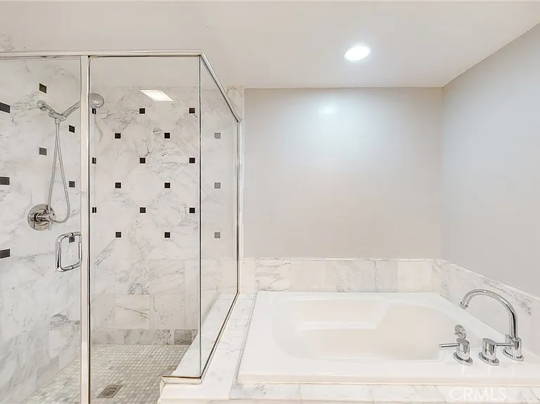 4424 Whitsett Ave #206 — Photo 32