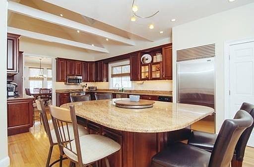 5th image of 2 Monticello Cir