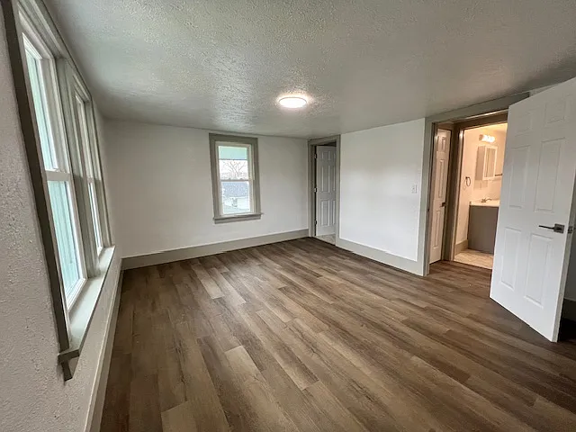 211 Columbia St — Photo 18
