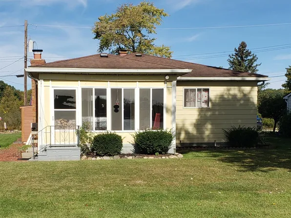 9560 Bluewater Dr, Pinckney, MI 48169