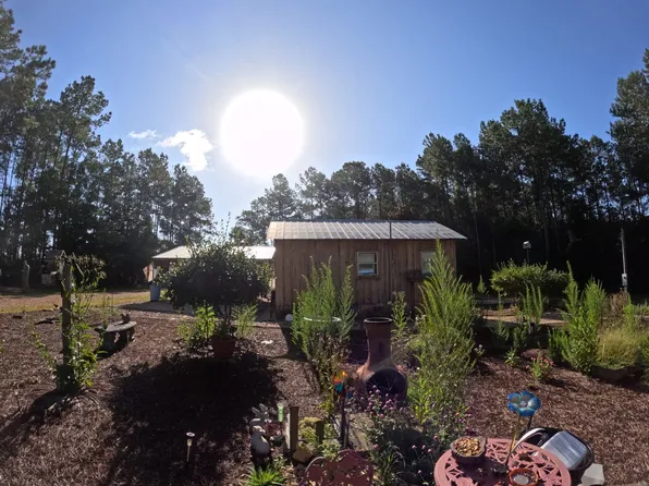 1013 Clear Creek Church Rd, Columbia, MS 39429