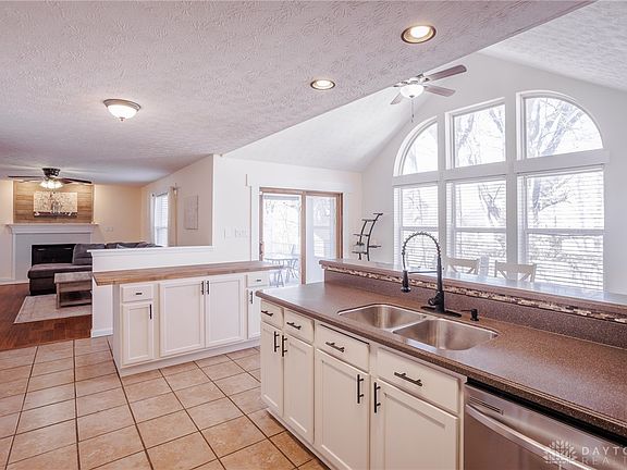 4th image of 2415 Sunflower Dr