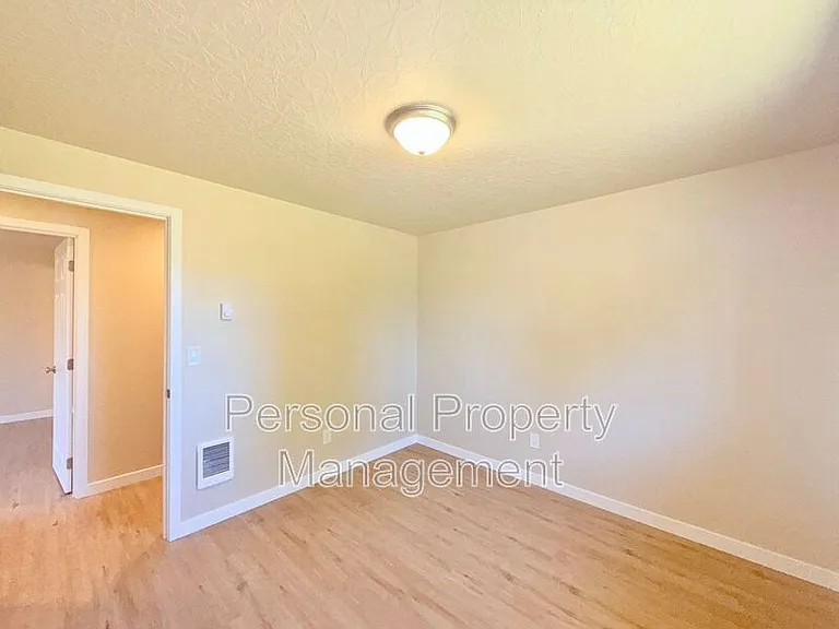 7621 NE 158th Ave — Photo 11