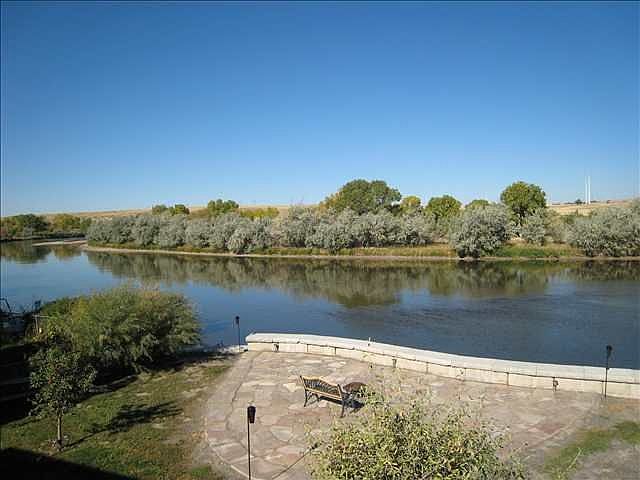 Platte River Flagstone Patio
