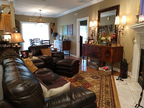 3rd image of 153 Hillsdale Dr