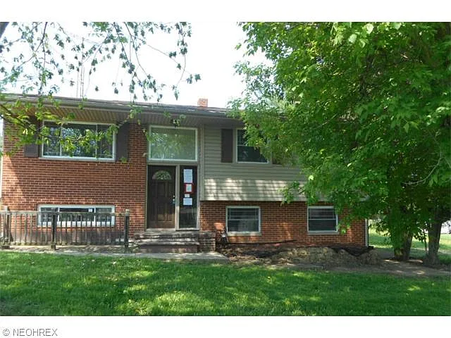 361 Dietz Ave NE photo 1