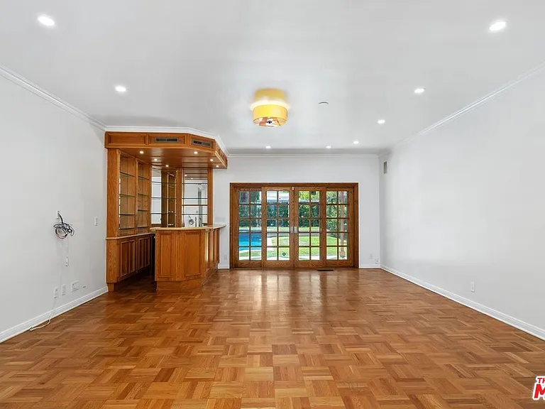 517 N Elm Dr — Photo 12