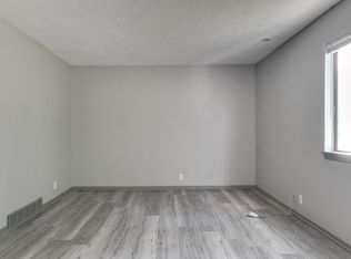 3908 N 110th Plz, Omaha, NE 68164
