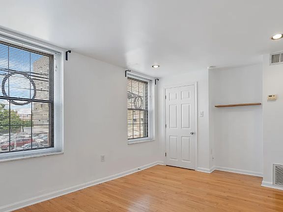 2nd image of 626 Carpenter St APT 2
