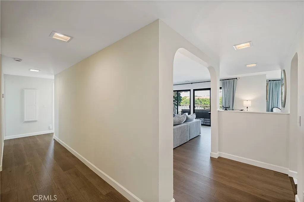 3 bed, 1852 sqft, $3,900 — Photo 3