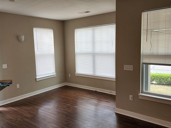 4th image of 3033 Belfry Ln #103