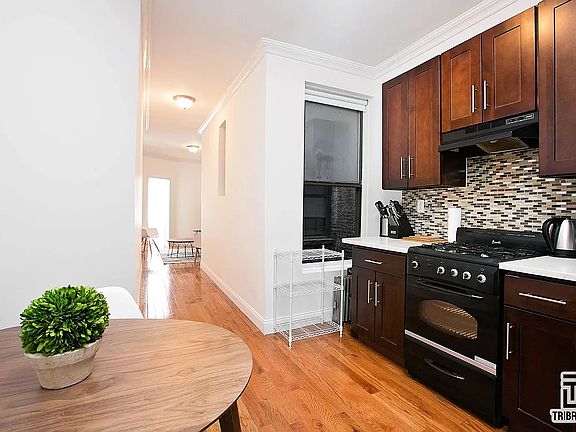 4th image of 150 E 105th St #1C