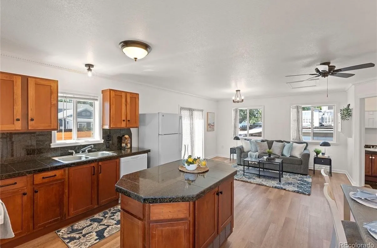 2 bed, 1150 sqft, $2,400 — Photo 3