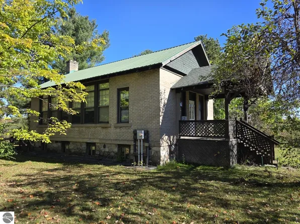 6132 Bunker Hill Rd, Central Lake, MI 49622