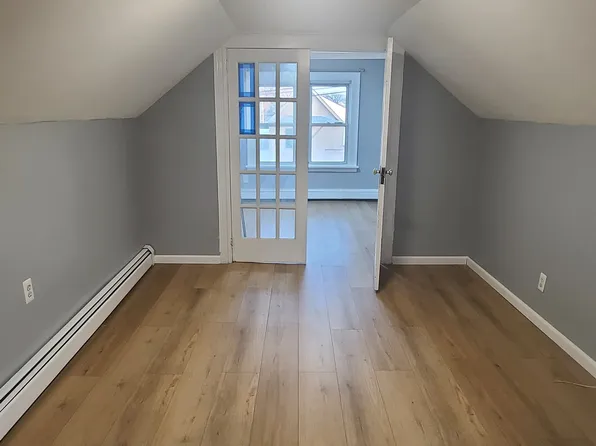 571 Avenue A image 3 of 10