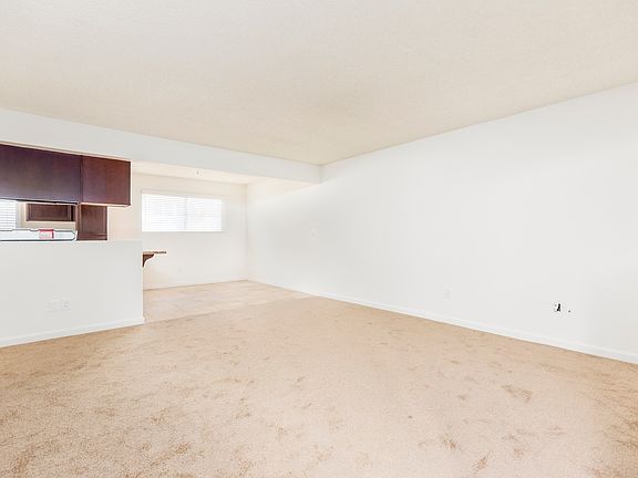 4th image of 1318 Agate St APT I