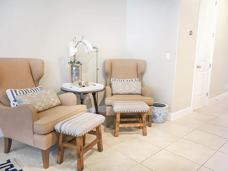 E Torrey Pines Dr — Photo 20