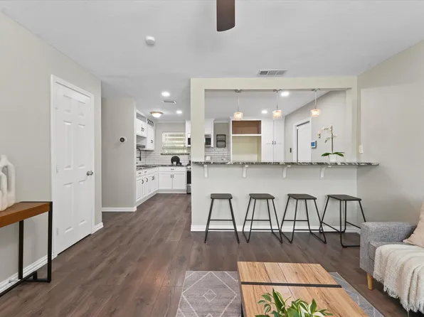 1900 Alan A Dale Rd, Arlington, TX 76013