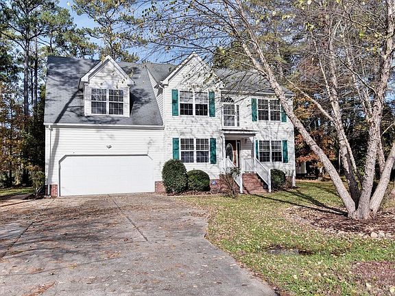 3rd image of 16 Evans Grove Dr
